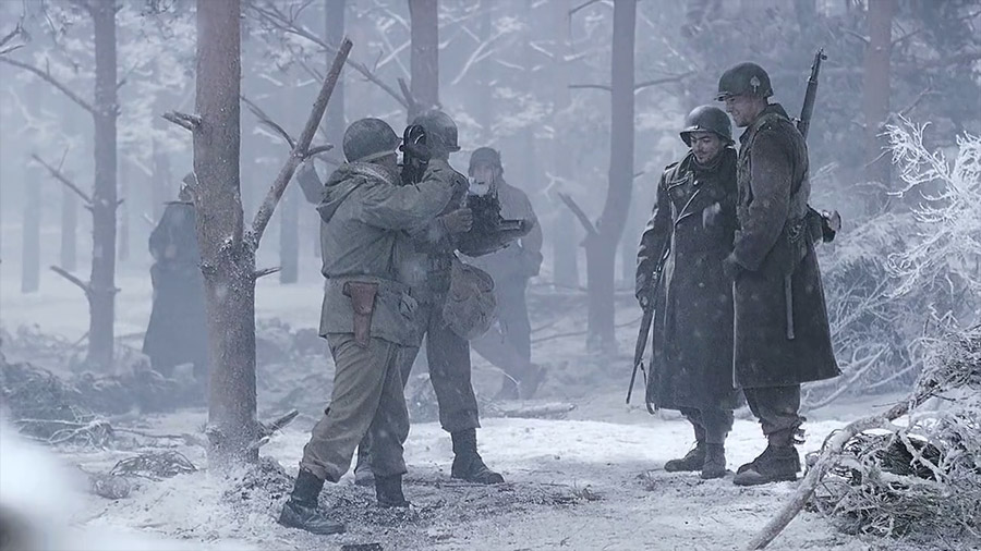 Press Cameras in Movies - Band of Brothers (1)