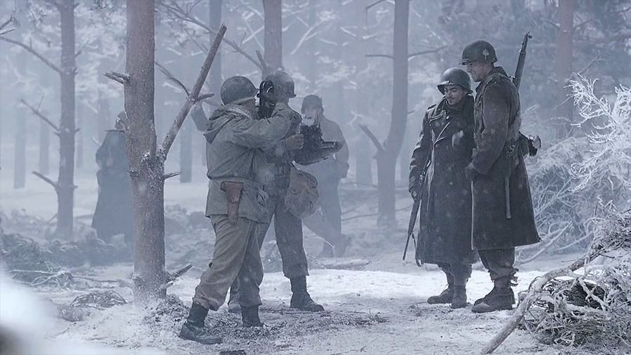 Press Cameras in Movies - Band of Brothers (1)