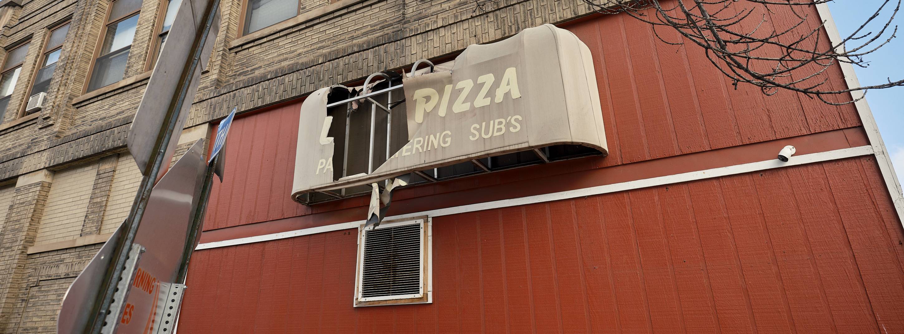 Lee's Pizza, Duluth, Minnesota, November 2022